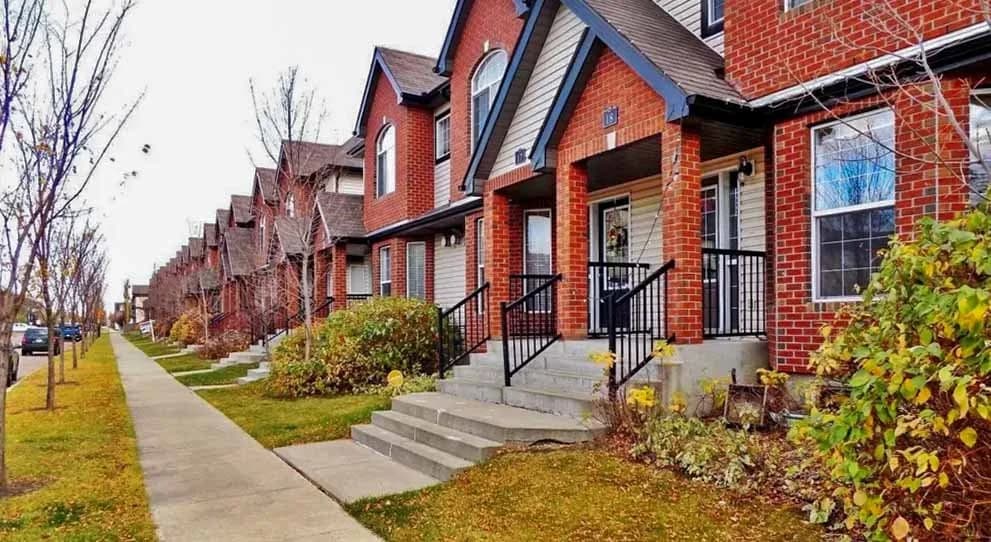 Tree-lined property in Riverbend, Edmonton